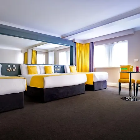 Claregalway Hotel 호텔