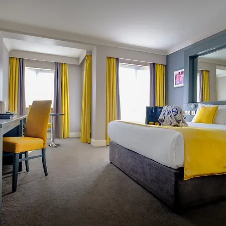 Claregalway Hotel 호텔