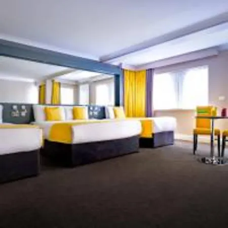 Claregalway Hotel 호텔