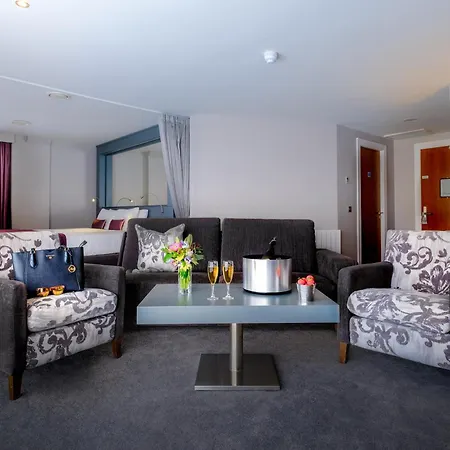 Claregalway Hotel 호텔